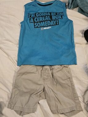 Cat & Jack 5T Childrens Tan Cargo Style Shorts.